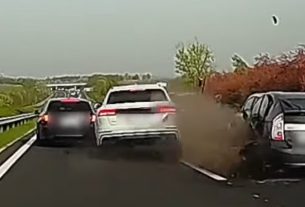 Durva videó: így ütközött neki az álló autósornak az Audi az M7-es autópályán